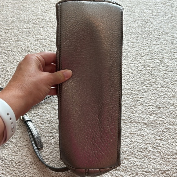 Kate Spade silver quilted leather handbag/crossbody bag. Good condition! - Picture 5 of 6